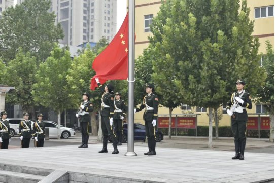 在升国旗