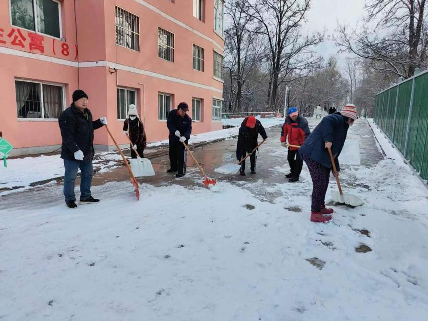 为了尽快消除积雪带来的隐患