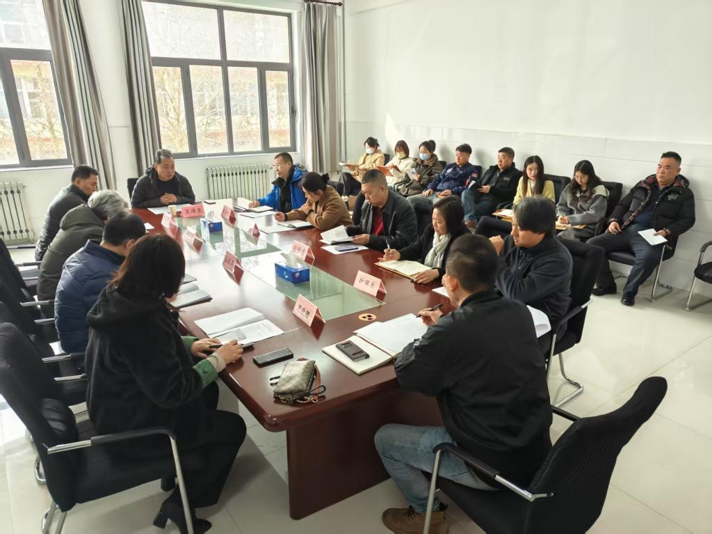 会议由招就办主任武刚主持
